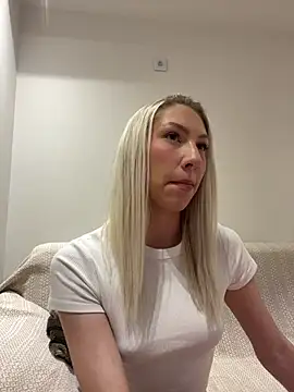 LuisaBecker online show from 02-08-25, 05:08