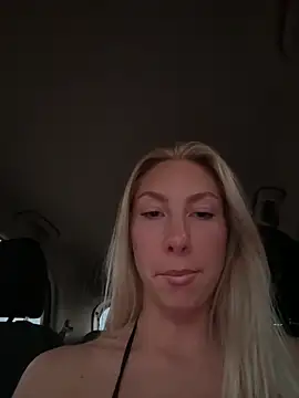 LuisaBecker online show from 09-15-25, 04:07