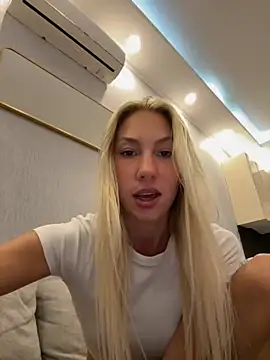 LuisaBecker online show from 10-02-25, 03:52