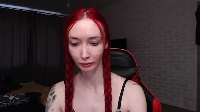 Snapshot of Roxy_Silver chatting on 04-28-26, 05:34 Roxy Silver online show from 04-28-26, 05:34