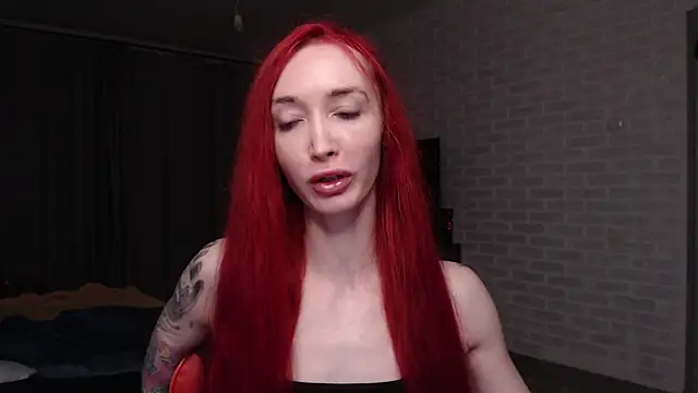 Snapshot of Roxy_Silver chatting on 06-12-26, 10:08 Roxy Silver online show from 06-12-26, 10:08