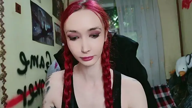 Snapshot of Roxy_Silver chatting on 06-17-26, 02:18 Roxy Silver online show from 06-17-26, 02:18