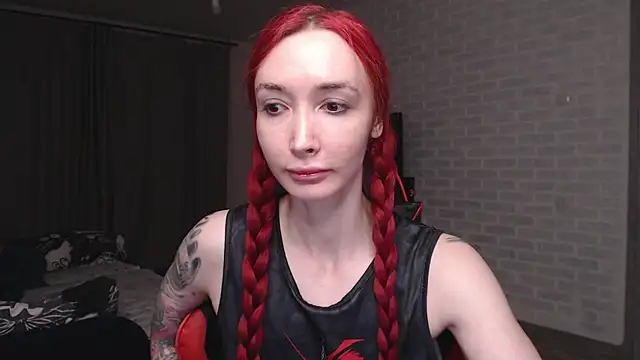 Snapshot of Roxy_Silver chatting on 06-25-26, 08:13 Roxy Silver online show from 06-25-26, 08:13