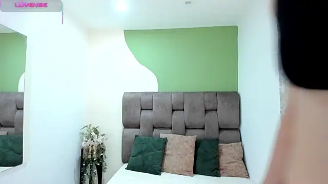  AlejaCruz  online show from 11-22-25, 07:24