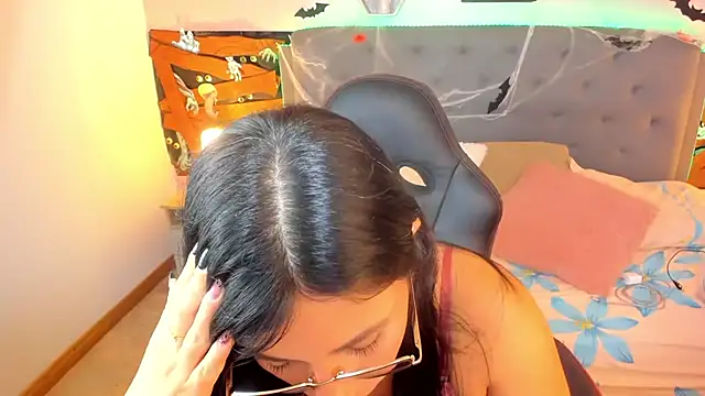 Latin Rachell3 online show from 10-18-25, 10:43