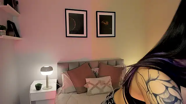 Violetta Nur online show from 06-15-26, 06:54
