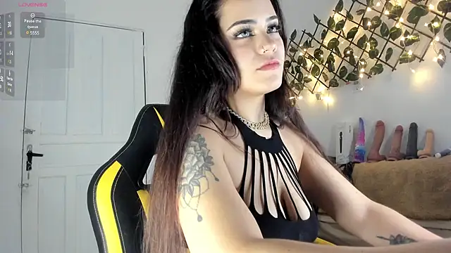 Snapshot of Chica_hot_dirty chatting on 03-10-25, 09:51 Chica hot dirty online show from 03-10-25, 09:51