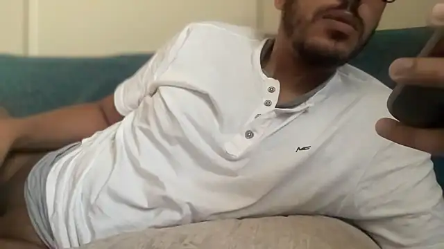 Snapshot of Mooka69 chatting on 12-05-25, 01:20 Mooka69 online show from 12-05-25, 01:20