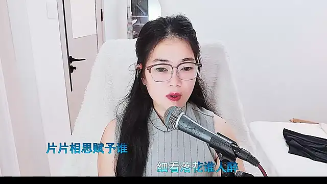 Snapshot of Floor_oo chatting on 07-02-26, 07:14 Floor oo online show from 07-02-26, 07:14
