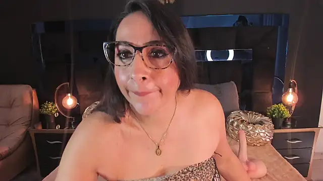 Snapshot of MayraVegas chatting on 12-10-24, 05:44 MayraVegas online show from 12-10-24, 05:44