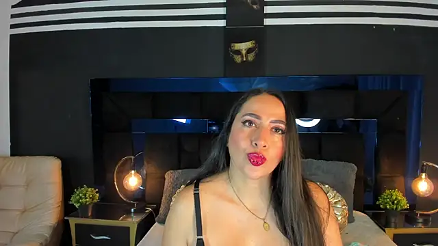 Snapshot of MayraVegas chatting on 02-06-25, 01:32 MayraVegas online show from 02-06-25, 01:32