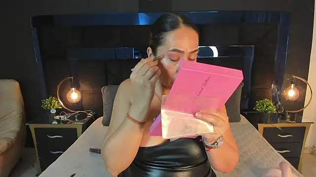 Snapshot of MayraVegas chatting on 02-15-25, 01:38 MayraVegas online show from 02-15-25, 01:38