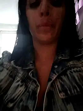 tiffani  love online show from 11-28-25, 09:06