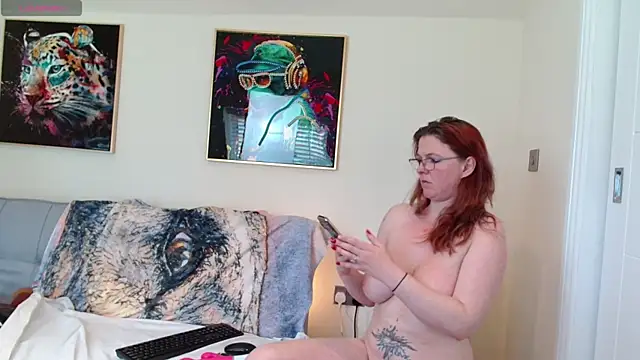 Snapshot of lou_roar chatting on 05-09-26, 10:20 lou roar online show from 05-09-26, 10:20