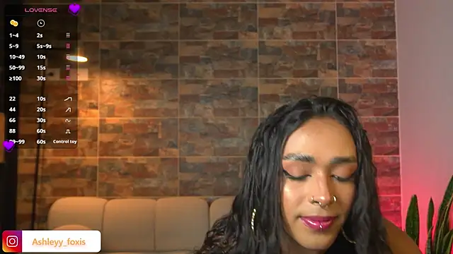 Ashleey Fox online show from 12-17-25, 02:06