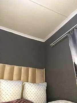 Nicole Liam  online show from 10-22-25, 11:04