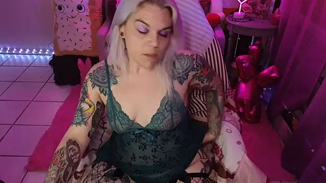 CherryBombBomb online show from 02-20-25, 06:39