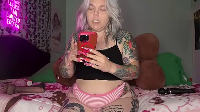 CherryBombBomb online show from 06-25-26, 05:12