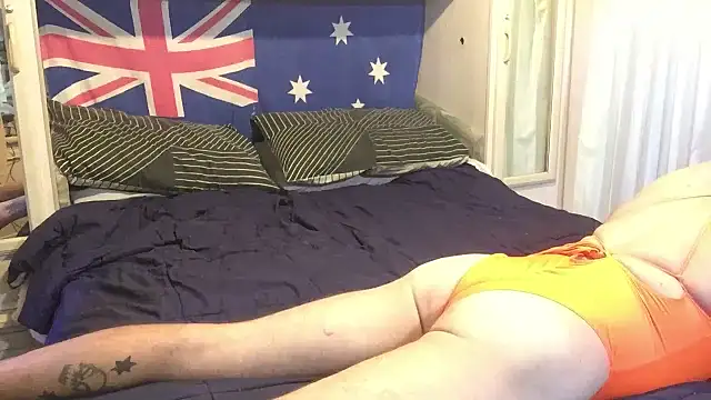 Snapshot of madaussiehere chatting on 08-10-26, 04:27 madaussiehere online show from 08-10-26, 04:27