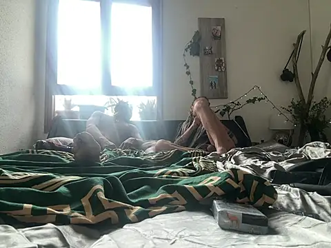 Snapshot of EnricoGio chatting on 02-16-26, 04:47 EnricoGio online show from 02-16-26, 04:47