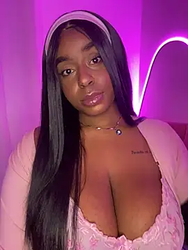 Snapshot of latinababyy chatting on 01-06-25, 11:20 latinababyy online show from 01-06-25, 11:20