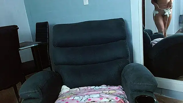 Snapshot of rousebonnett chatting on 01-14-25, 10:12 rousebonnett online show from 01-14-25, 10:12