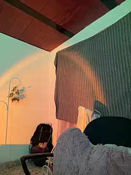 CieloTaylor online show from 10-22-25, 04:13