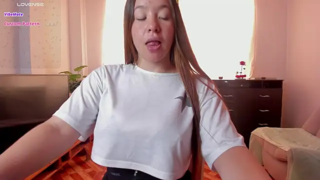 Snapshot of Simply_Zoe__ chatting on 02-26-25, 06:00 Simply Zoe   online show from 02-26-25, 06:00