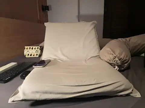 cloudboy kk8 online show from 12-17-25, 04:57