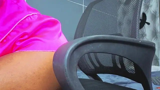 Hilary-banks online show from 10-24-25, 04:53