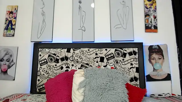 Rihana14 online show from 04-17-26, 07:39