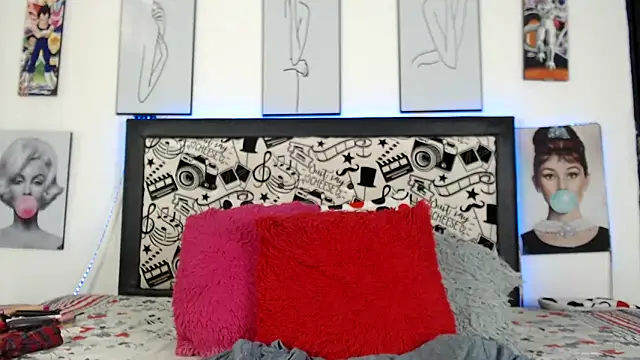 Rihana14 online show from 04-18-26, 05:28