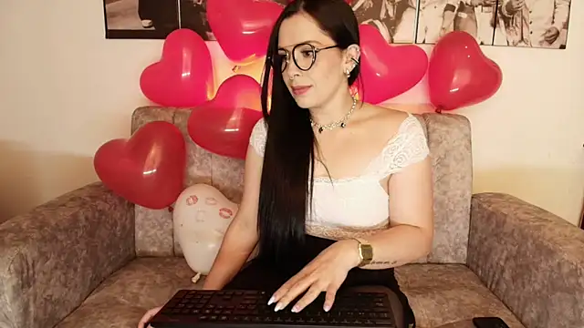 Snapshot of camii_evanss chatting on 02-12-25, 06:19 camii evanss online show from 02-12-25, 06:19
