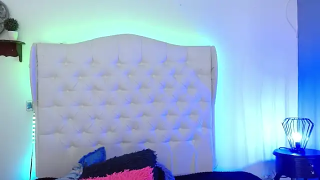 elena detroya online show from 12-23-24, 03:23