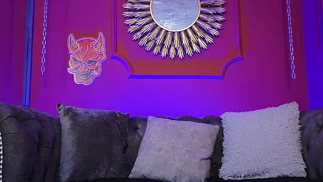 Julieta Russell online show from 12-14-25, 12:32