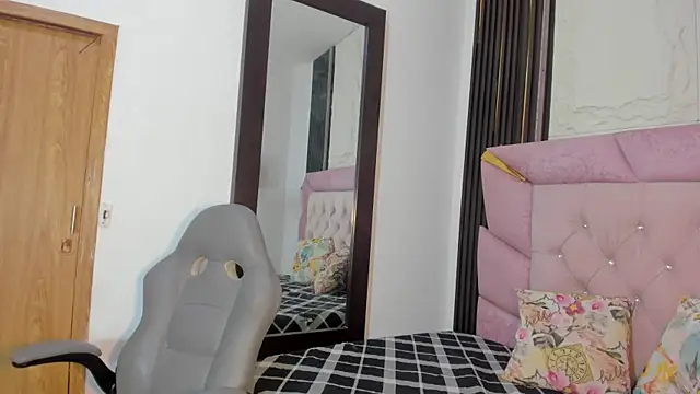 Snapshot of laurem-paulette chatting on 11-07-25, 07:14 laurem-paulette online show from 11-07-25, 07:14