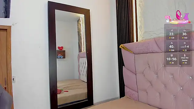 Snapshot of laurem-paulette chatting on 11-28-25, 07:49 laurem-paulette online show from 11-28-25, 07:49