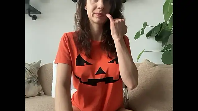 Mary Wet online show from 10-17-25, 11:57