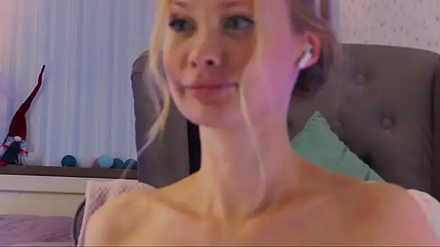 laracroftt1 online show from 03-17-25, 11:54