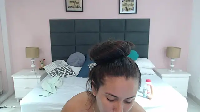 MadisonJenner online show from 12-21-24, 04:36