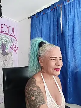 freyadevil333 online show from 04-15-26, 09:37