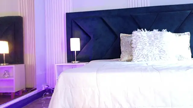 MollyCruz online show from 10-29-25, 03:25