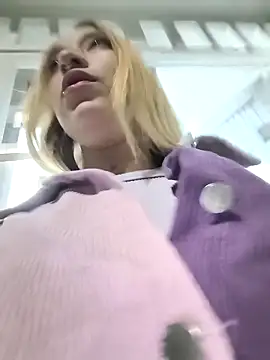 MollyCruz online show from 12-21-25, 10:33