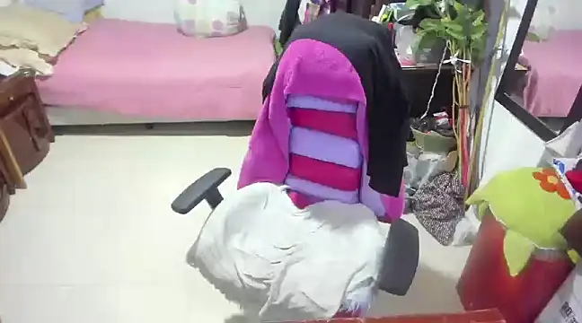 Snapshot of Mrs_mommy_ chatting on 01-10-25, 11:29 Mrs mommy online show from 01-10-25, 11:29