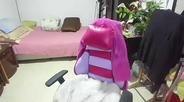 Snapshot of Mrs_mommy_ chatting on 01-14-25, 07:53 Mrs mommy online show from 01-14-25, 07:53