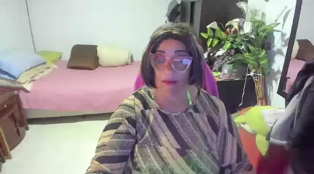 Snapshot of Mrs_mommy_ chatting on 01-15-25, 07:23 Mrs mommy online show from 01-15-25, 07:23