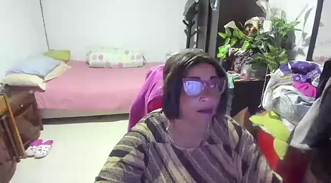 Snapshot of Mrs_mommy_ chatting on 01-16-25, 04:50 Mrs mommy online show from 01-16-25, 04:50