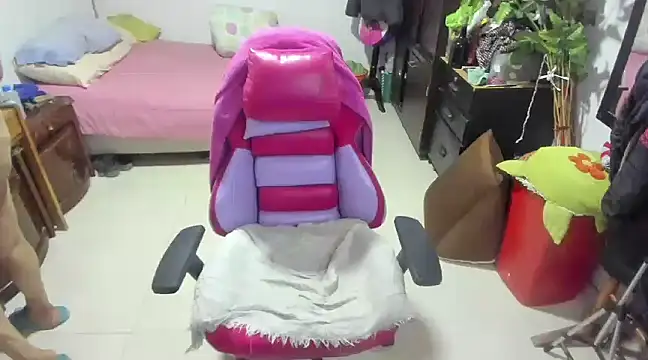 Snapshot of Mrs_mommy_ chatting on 01-17-25, 07:49 Mrs mommy online show from 01-17-25, 07:49