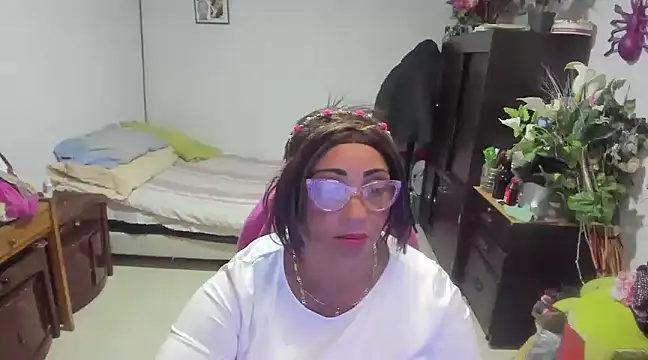 Snapshot of Mrs_mommy_ chatting on 01-22-25, 05:17 Mrs mommy online show from 01-22-25, 05:17