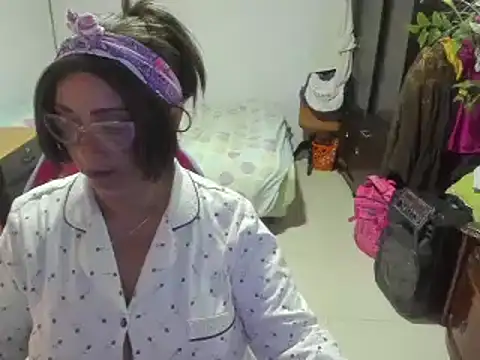 Snapshot of Mrs_mommy_ chatting on 02-24-25, 02:15 Mrs mommy online show from 02-24-25, 02:15